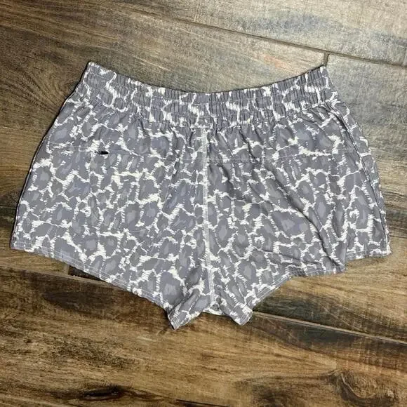 VUORI Women's Dash Mid Rise Animal Print Running Shorts, Opal Spots (Gray), L - Picture 8 of 12
